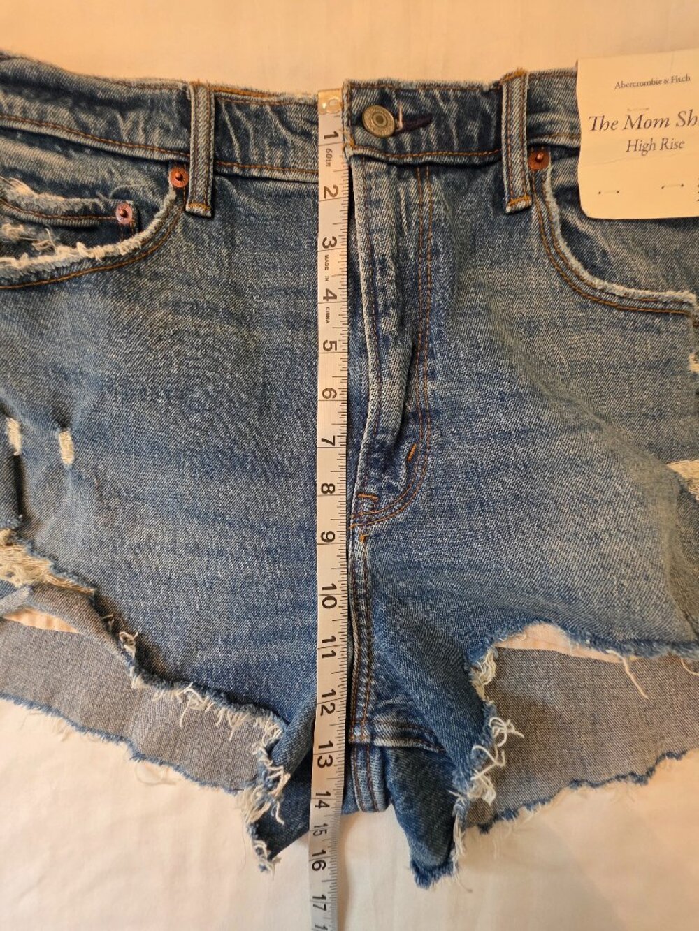 Abercrombie & Fitch "The Mom Short" High Rise, Size 32/14 - Picture 7 of 8